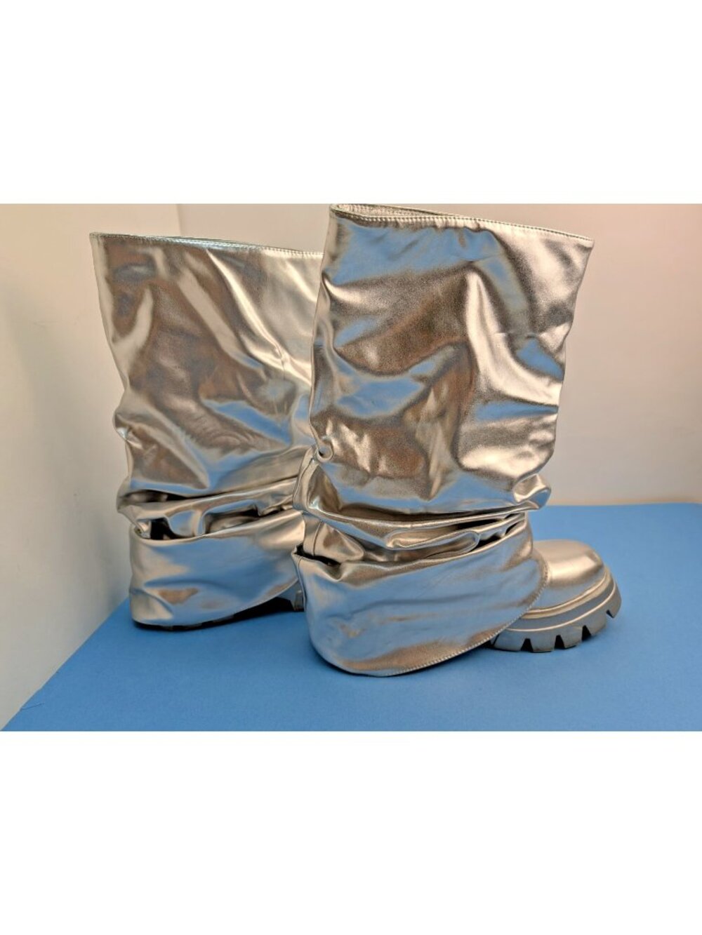 Akira Azalea Wang Womens Mid-Calf Metallic Silver Space Walk Moon Boots Size 8.5